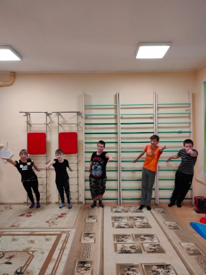 Занятия  ЛФК с использованием гимнастической стенки