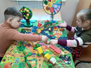 Развитие игровой и познавательной деятельности у детей с ОВЗ дошкольного возраста посредством организации игрового пространства по принципу игрового ландшафтного стола